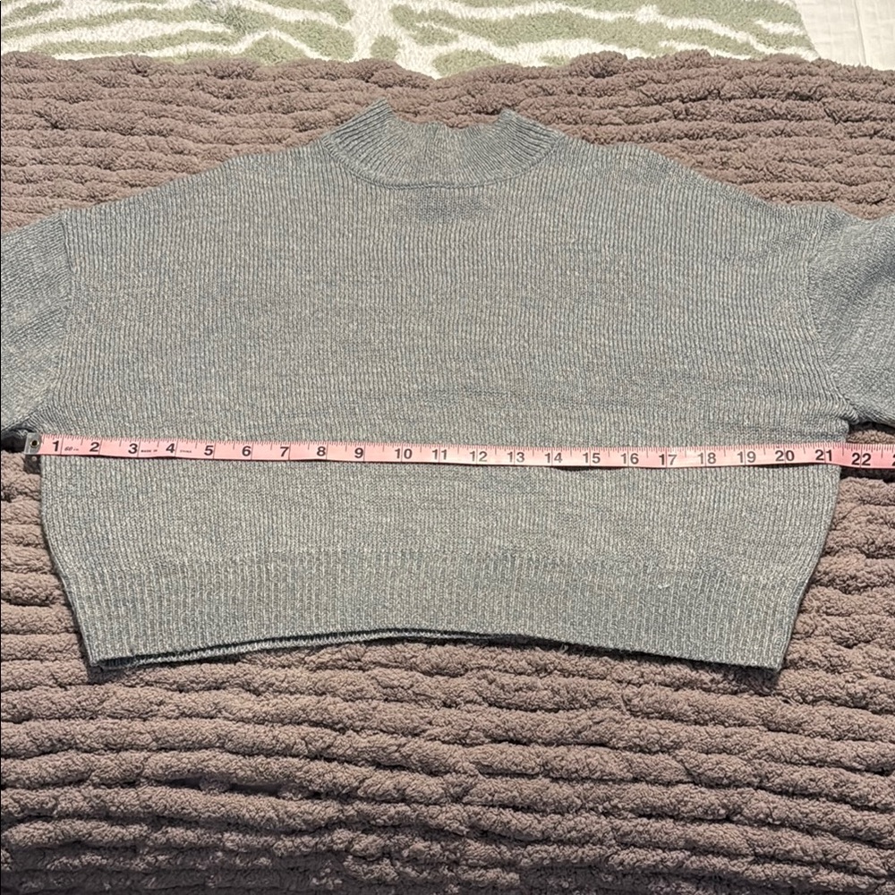 Cropped Gray Ribbed Knit Sweater - Picture 4 of 5